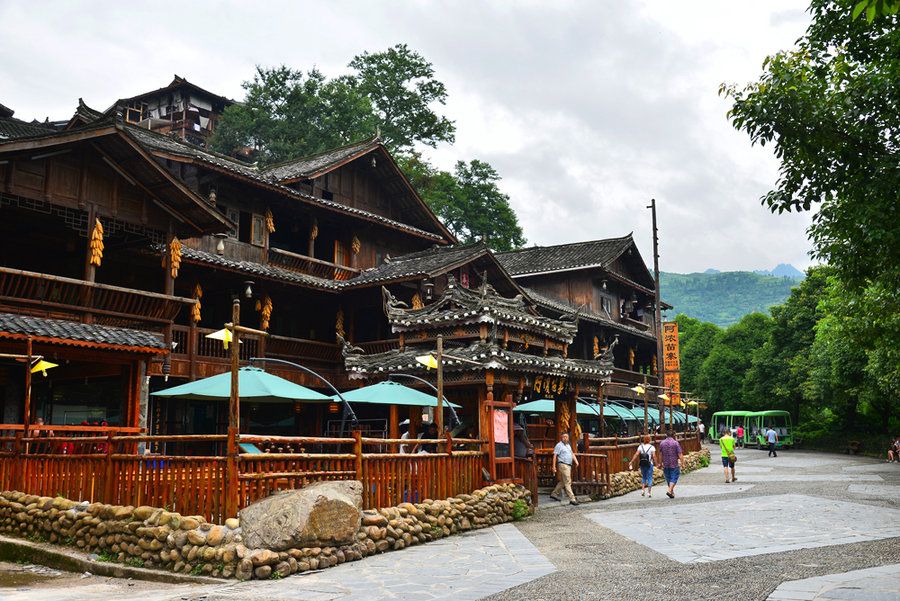 贵州苗寨在哪(西江千户苗寨是几a景区)