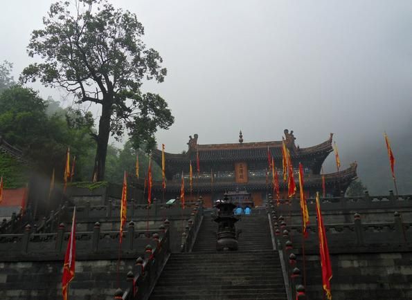 湖北武当山在哪里(湖北武当山风景区在哪里)