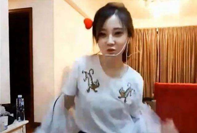 冯提莫在哪个平台(冯提莫吃的是谁的精)