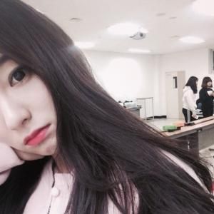 碎发的女生头像侧身头像(碎发女生简单干净好看头像)