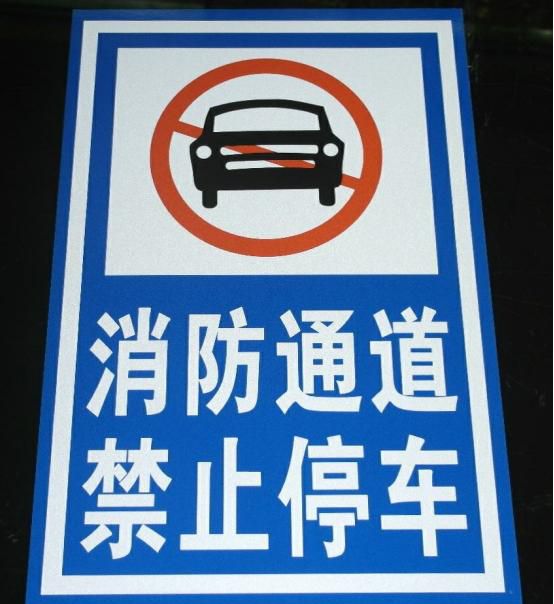 路边停车线内停车时间(夜间路边停车几点不被罚)