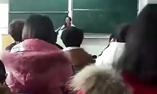 大学老师捞人图片(大学老师工作证图片)
