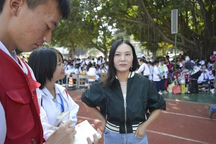 播放老师教学生(老师教学生的图片)