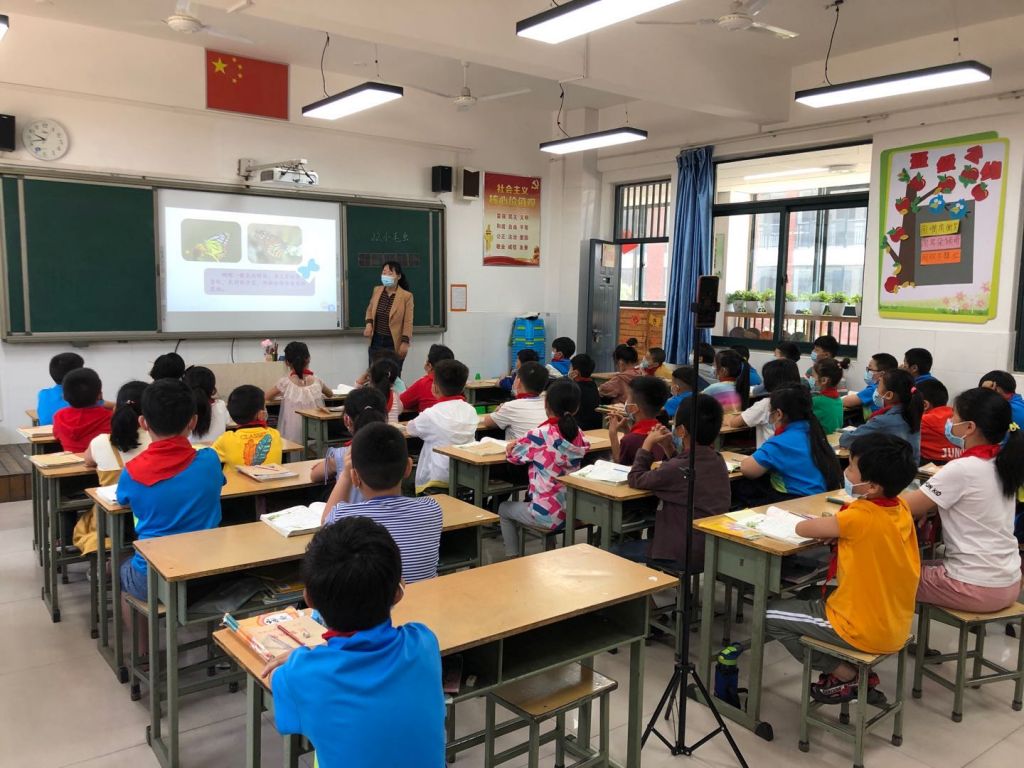 老师怎么管理好学生课堂(小学宿管老师如何管理好学生)