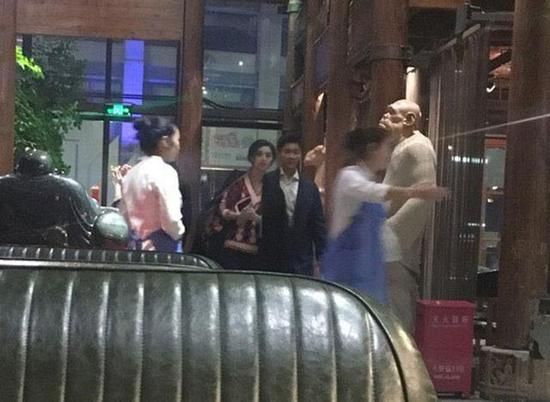 范冰冰李晨在哪里直播(范冰冰在哪里直播卖化妆品)