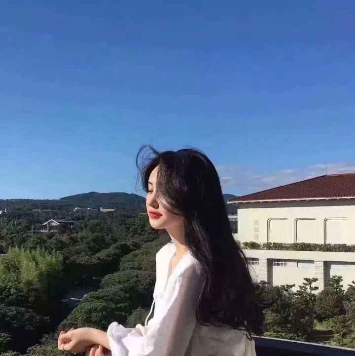 女生头像抽烟真人(女生真人头像霸气抽烟)