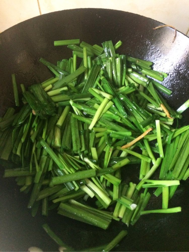 韭菜怎么生韭黄(韭菜怎么做好吃又简单)