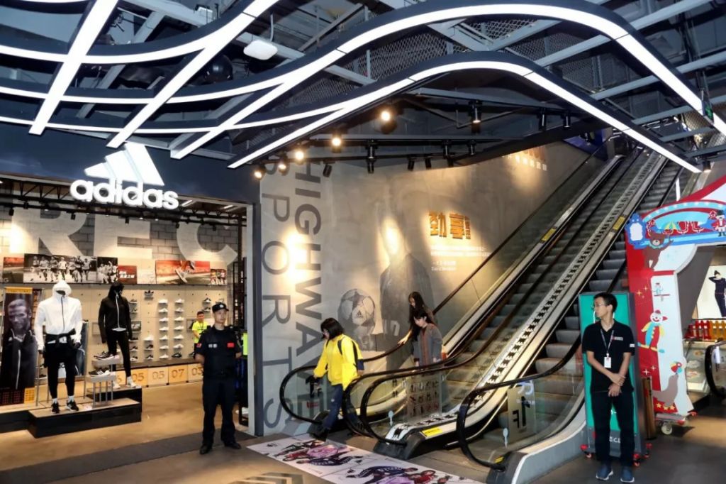 成都运动品牌折扣店在哪里(成都春熙路运动品牌折扣店在哪里)