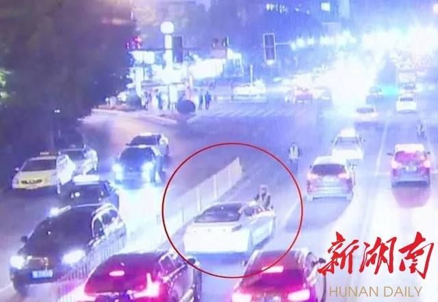 逃行在哪直播(逃跑吧虎牙直播)