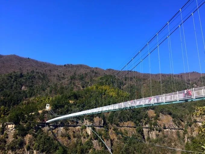 南天门玻璃栈道在哪(清原玉龙溪玻璃栈道高度)