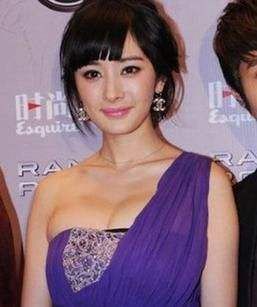 杨幂在哪里丰胸(杨幂整容整的太吓人了)