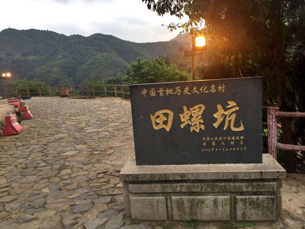 中原第一坑吃在哪里(香香美食郑州地址大全)