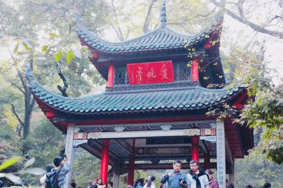 岳麓山在哪里(岳麓山在长沙哪个区)