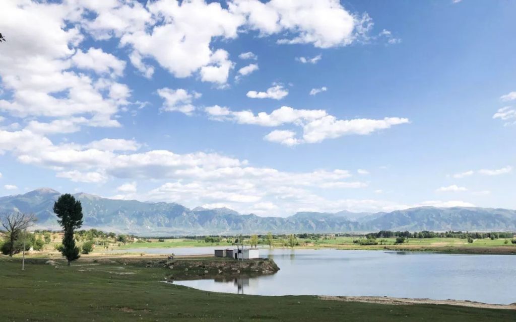 月牙湖在哪(宁夏月牙湖在哪)