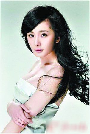 杨幂人在哪里(杨幂家庭资料简介)
