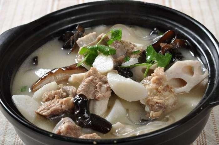 土豆炖排骨汤(土豆炖排骨汤的做法)