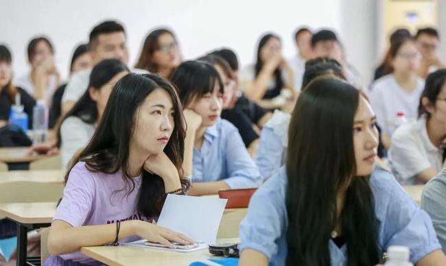 今年大三的学生什么时候考研(今年大三的学生什么时候考研报名)