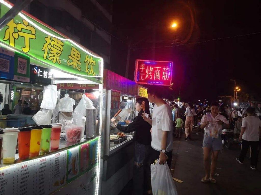 铜仁夜市小吃街在哪里(乌鲁木齐夜市和小吃街在哪里)
