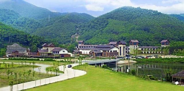 怡情谷在哪(怡情谷温泉度假村)