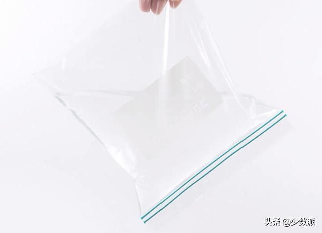 行李箱带上飞机放在哪(行李箱带上飞机的尺寸)