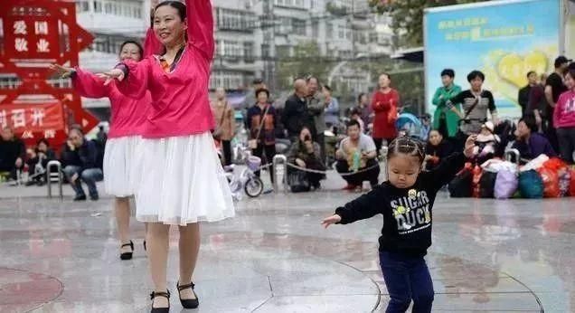 王子广场舞我最爱的你在哪里(再见吧我最爱的你广场舞步子舞)