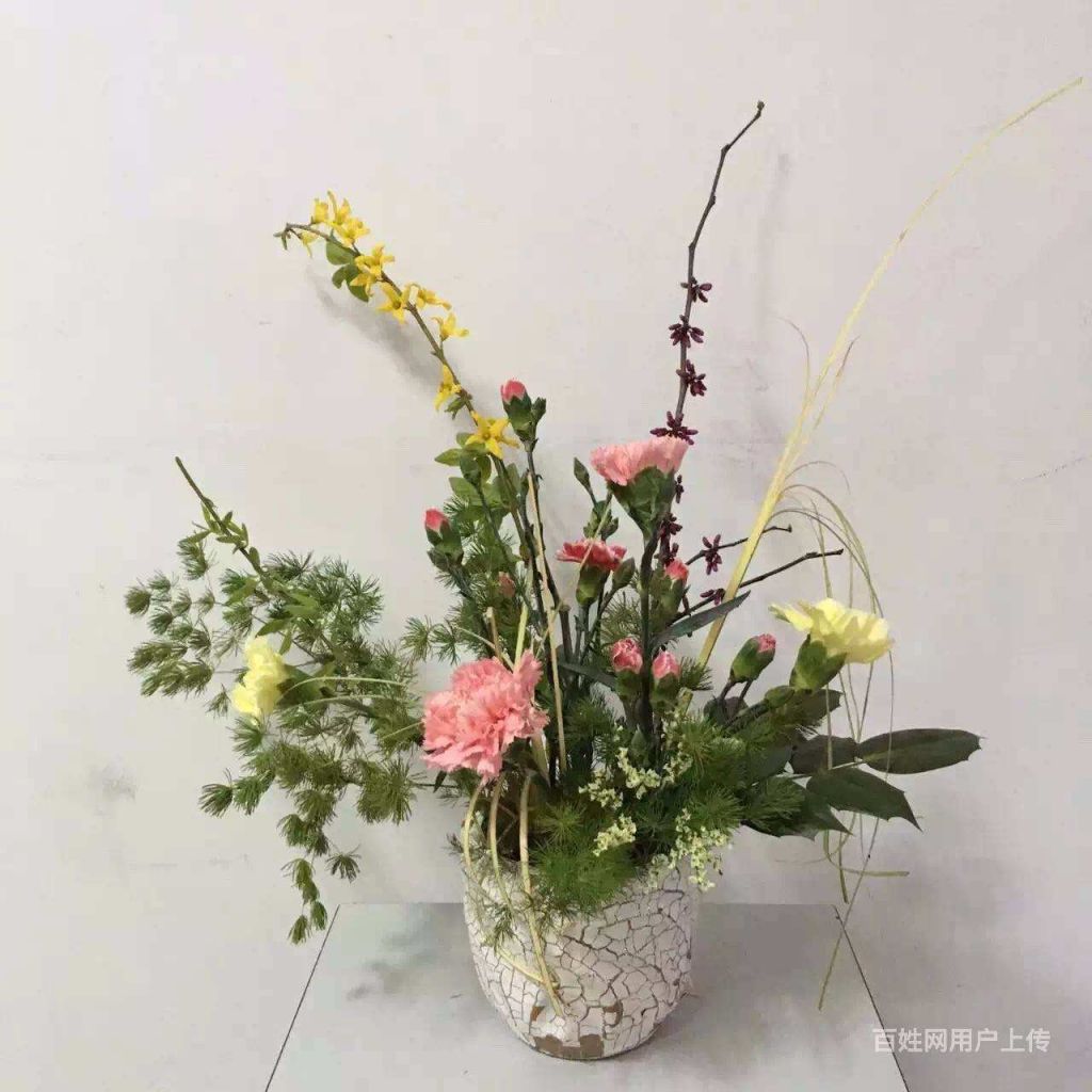 插花在哪学(学插花开花店)