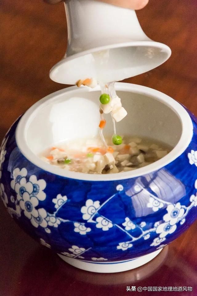 蘑菇在哪长的(铇戣弴浠斿摢閲屽)