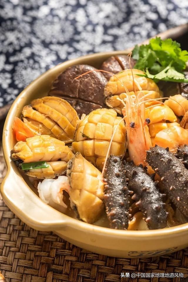 蘑菇在哪长的(铇戣弴浠斿摢閲屽)