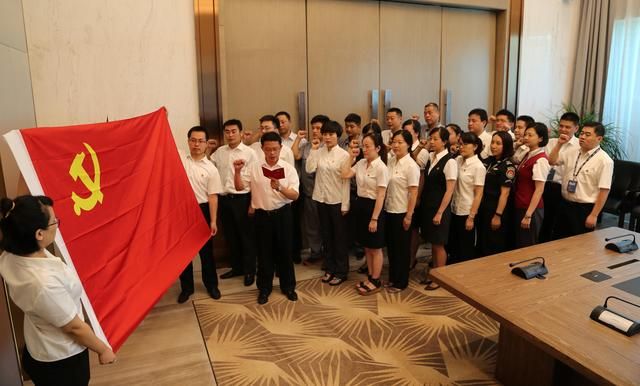在校大学生入党流程(在校大学生入党流程中政治审核到哪个步骤)