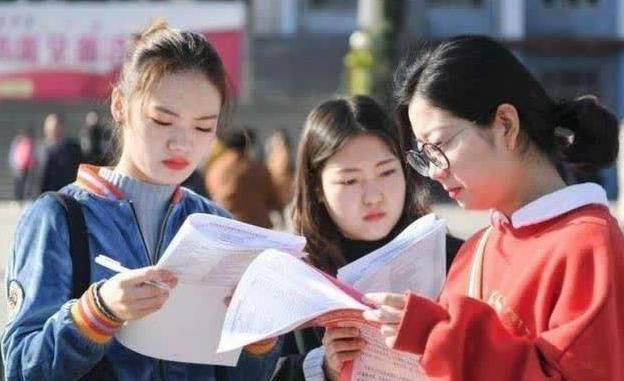 大学生毕业后档案在哪里(大学毕业生档案放哪里)