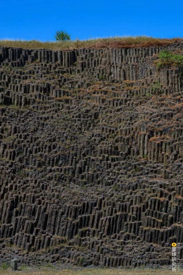 包含火山带在哪里的词条
