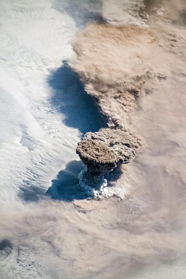 包含火山带在哪里的词条