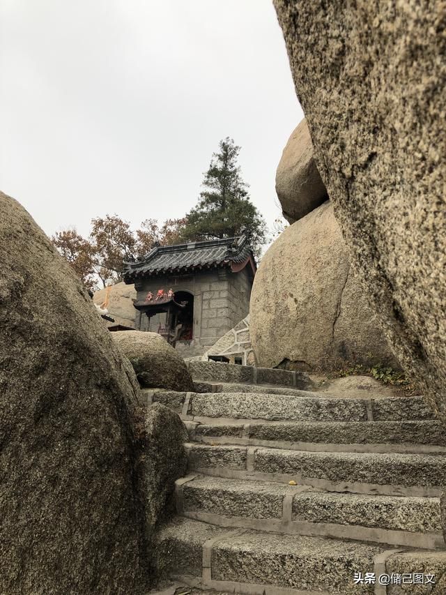 岱在哪里(呆在那里还是待在哪里)