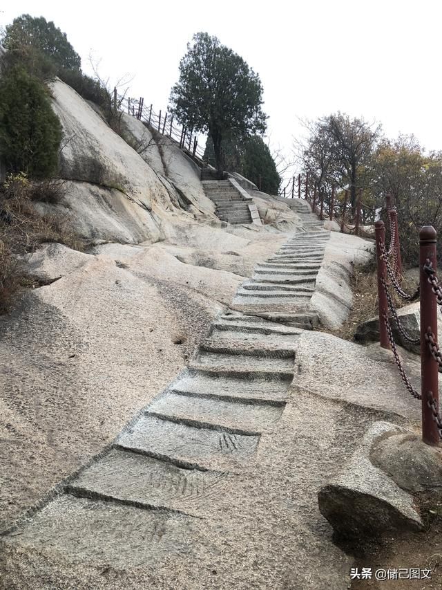 岱在哪里(呆在那里还是待在哪里)