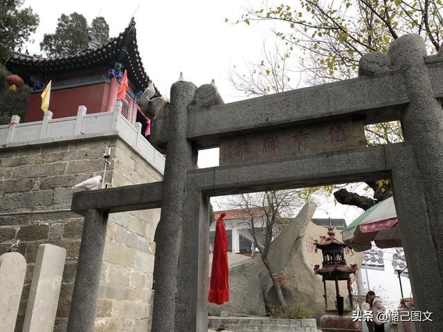 岱在哪里(呆在那里还是待在哪里)