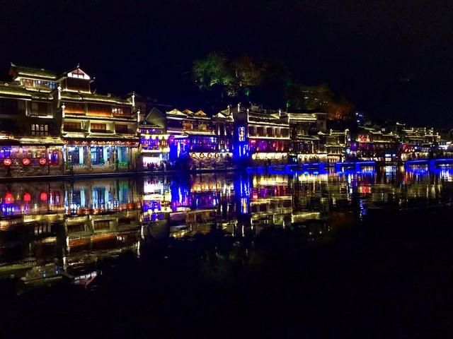 凤凰古镇在哪个城市(凤凰古镇在哪儿)