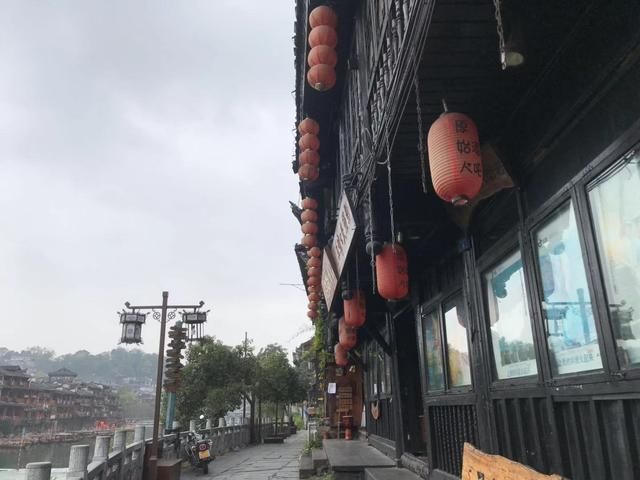 凤凰古镇在哪个城市(凤凰古镇在哪儿)
