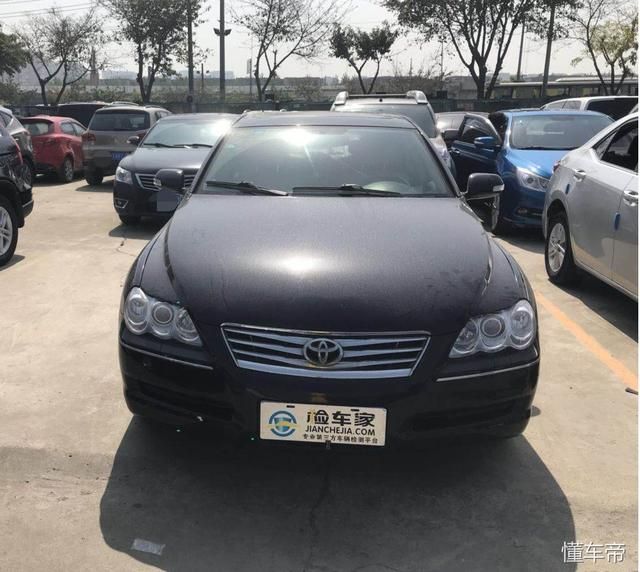 锐志油箱开关在哪里(06锐志油箱盖开关在哪里)