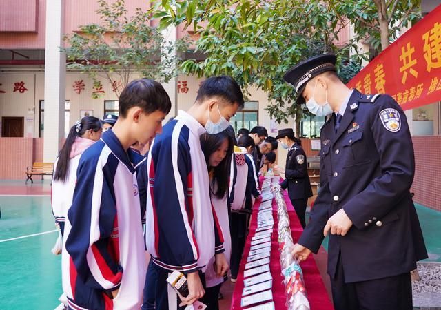 佛山市现代商贸技工学校在哪里(佛山商贸技工学校图片)