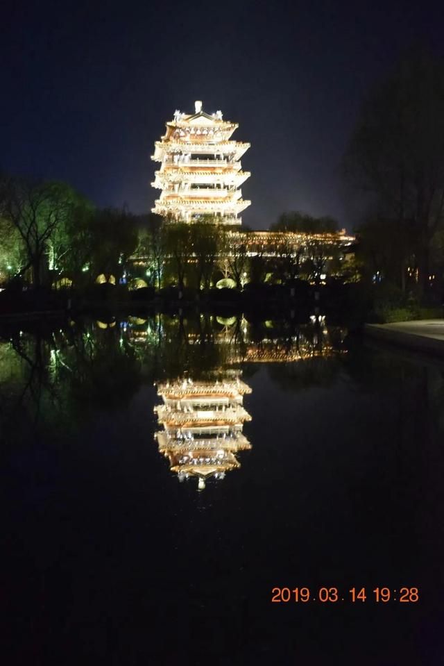 大名湖在哪里(大明湖畔趵突泉边)