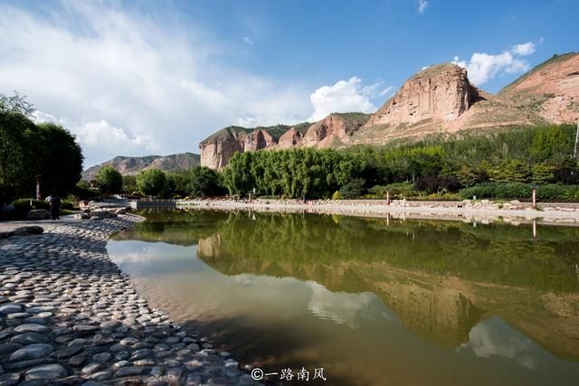 西宁文庙街在哪里(西宁文庙街文庙里面供奉)