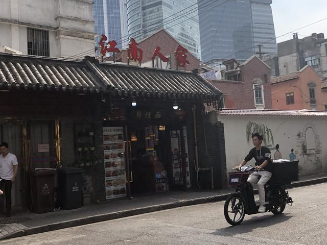 南京路小吃街在哪里(南京路步行街)