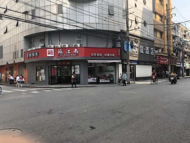 南京路小吃街在哪里(南京路步行街)