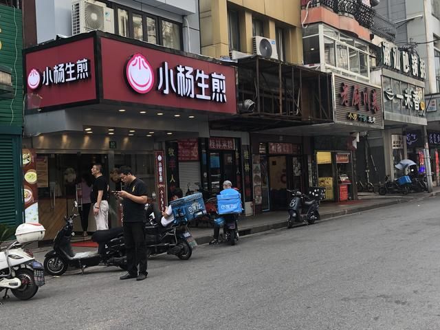 南京路小吃街在哪里(南京路步行街)