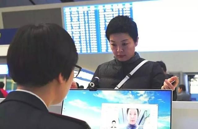 火车站接人在哪里接(火车站接人牌子怎么写)