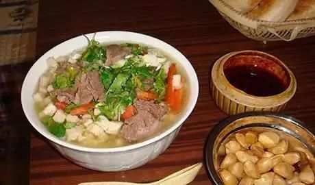 西安正宗的羊肉泡馍在哪(西安羊肉泡馍是哪家)