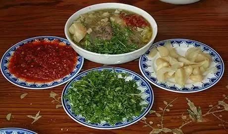 西安正宗的羊肉泡馍在哪(西安羊肉泡馍是哪家)