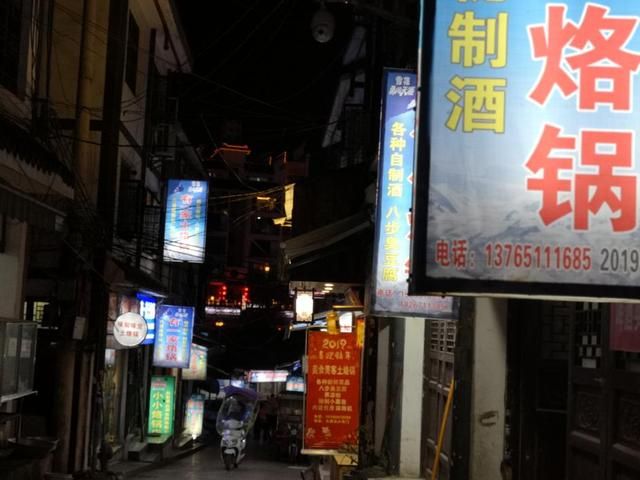 织金美食一条街在哪里(西安美食一条街在哪里)