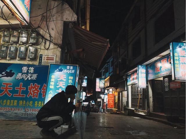 织金美食一条街在哪里(西安美食一条街在哪里)