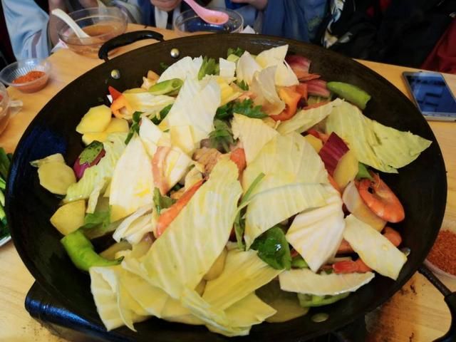 织金美食一条街在哪里(西安美食一条街在哪里)